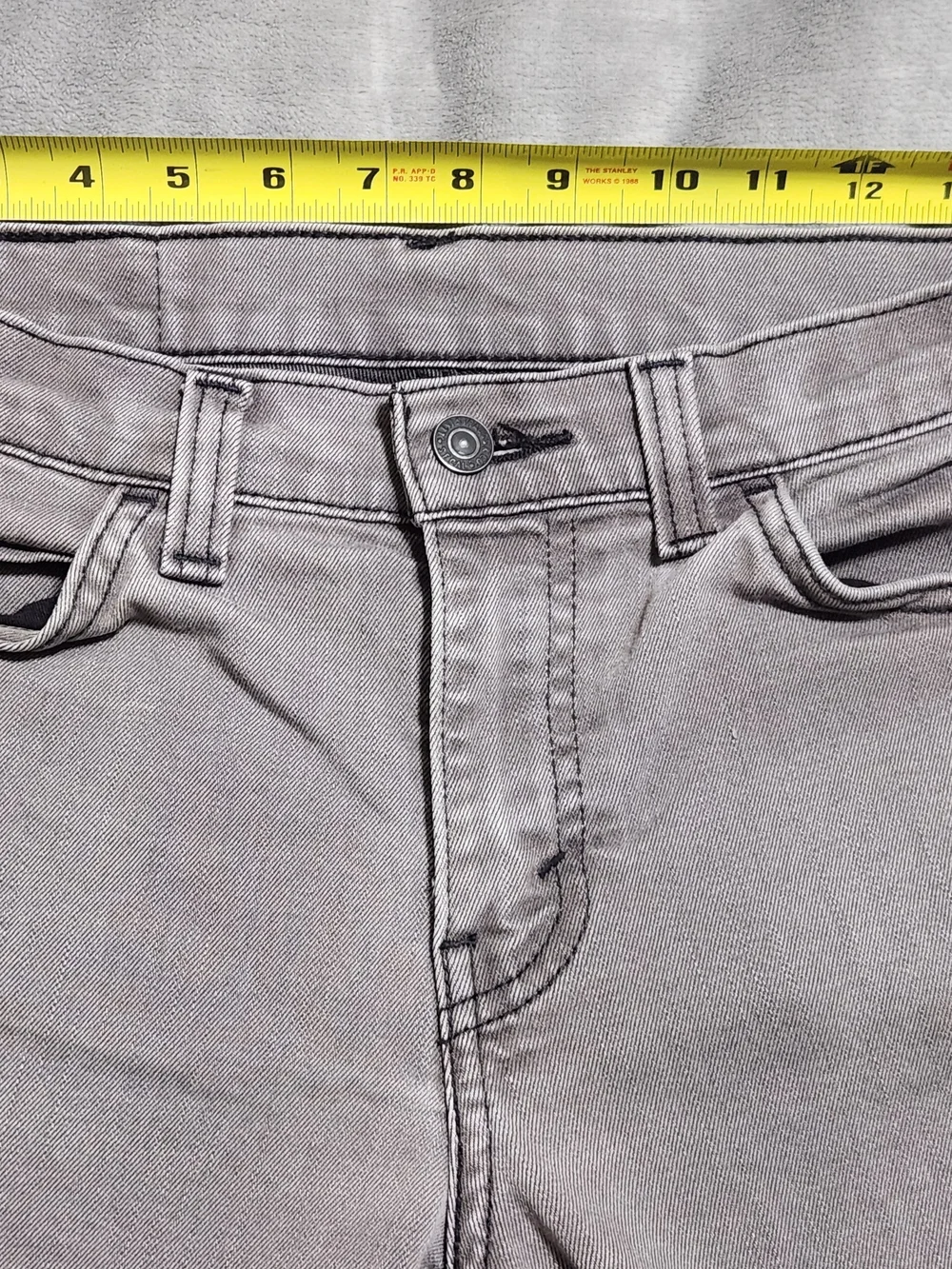 Levis versatile gray